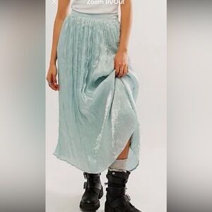 Free People Lined Cyan Pleated Maxi Skirt. Size 6